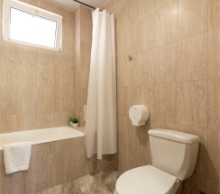 Четырёхместный номер "Делюкс" с балконом и красивым видом в Ростов