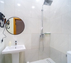 Реновированный Стандарт с балконом, с кроватью King-size или двумя односпальными кроватями в Lord