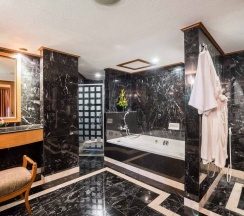 Люкс Royal с 2 комнатами в Royal Cliff Beach Hotel Pattaya