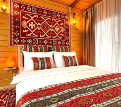 Двухместный стандарт с общей террасой и видом на горы | 2 этаж в Hayat Haus