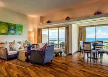 Двухместный люкс Executive двуспальная кровать в Pullman Phuket Karon Beach Resort ex. Hilton Phuket Arcadia Resort