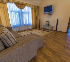 Апартаменты трехкомнатные с двумя спальнями, гостиной. в Княжна Мери