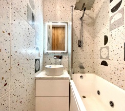 Двухуровневая студия на мансарде с джакузи в ЖК "UP-квартал Пушкинский". Близость к НИИ Турнера в Rauktis apartments