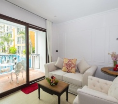 Номер Deluxe с балконом в The Symphony Suites Pattaya