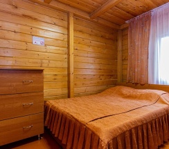 Коттедж стандарт с 1 двуспальной кроватью (с завтраком) в Золоторудная