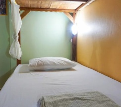 Кровать в общем номере с балконом в Zleep63 - Hostel