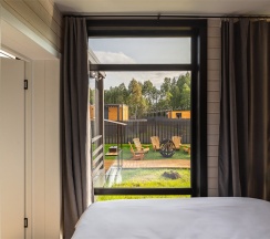 Коттедж с двумя спальнями и купелью в Black Village Family