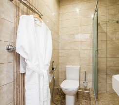 Номер люкс улучшенный с 1 двуспальной кроватью (с завтраком) в Nreef