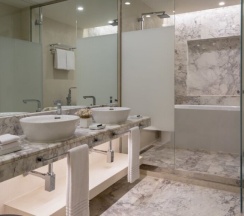 Двухместный люкс Khazar c 1 комнатой с видом на море двуспальная кровать в Intourist Hotel Baku