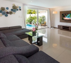 Вилла с 4 комнатами с балконом в Tropicana Pool Villa