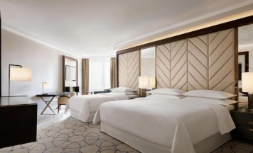 Трёхместный семейный клубный номер в Sheraton Grand Warsaw