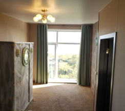 Вилла с балконом и с красивым видом из окна в Гостевой дом