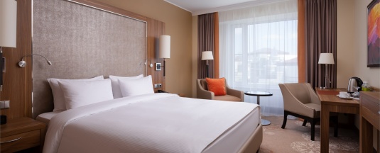 НОМЕР С БОЛЬШОЙ КРОВАТЬЮ (KING SIZE) в Doubletree by Hilton Tyumen