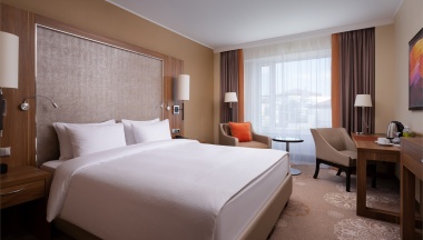 НОМЕР С БОЛЬШОЙ КРОВАТЬЮ (KING SIZE) в Doubletree by Hilton Tyumen