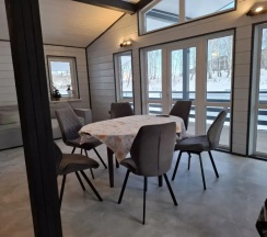 Коттедж с 2 комнатами с балконом в Фортуна