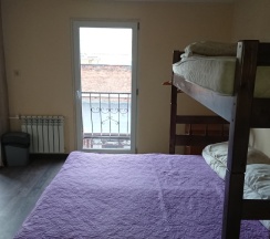 Апартаменты с 2 комнатами с балконом в Мотель 1864