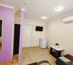 Номер стандарт эконом с 2 односпальными и 1 двуспальной кроватью в Гравитация