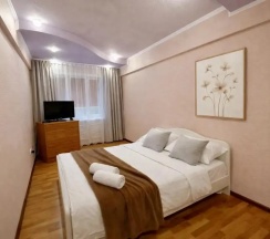 Трёхместные апартаменты с 2 комнатами в Two pillows on boulevard Pischevikov