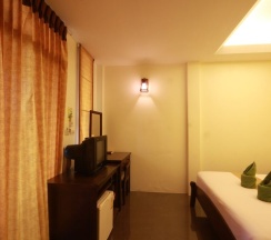 Номер Superior с балконом в Tharathip Resort