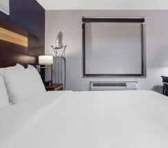 Двухместный номер Standard двуспальная кровать в Avion Inn Near LGA Airport, Ascend Hotel Collection