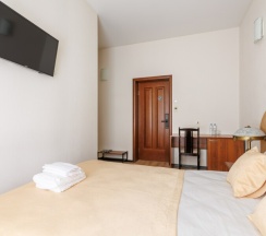 Уютный номер с двуспальной кроватью в Имидж