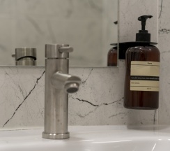 Двухместный номер Superior с балконом и с красивым видом из окна двуспальная кровать в Rodnik village&SPA