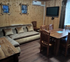 Коттедж стандарт с 1 односпальной и 2 двуспальными кроватями в Селигерский бережок