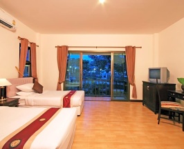 Бунгало с 2 комнатами с балконом и с красивым видом из окна в The Forest Home Resort