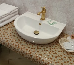 Апартаменты с просторной спальней, обеденной зоной и балконом в My Favourite Garden Hotel