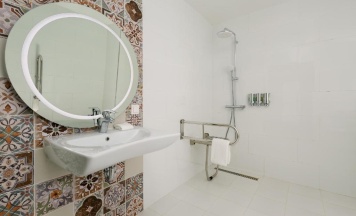 Двухместный номер для гостей с ограниченными возможностями двуспальная кровать в Hampton by HILTON