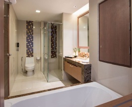 Двухместный номер Luxury Main Tower двуспальная кровать в The Berkeley Hotel Pratunam