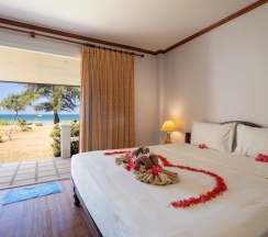 Двухместный номер Superior с балконом и beachfront двуспальная кровать в Good Days Lanta Beach Resort
