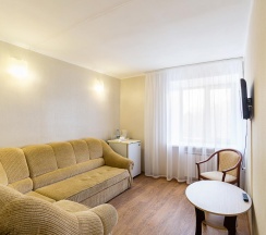 Номер полулюкс с 1 двуспальной кроватью в Рубин