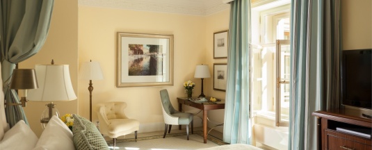 Four Seasons King с видом на Исаакиевский Собор в Four Seasons Hotel Lion Palace St. Petersburg