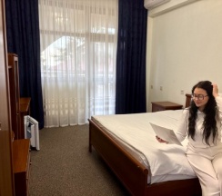 2-Х МЕСТН. СТАНДАРТ с БАЛКОНОМ, боковым видом на море с одной кроватью + доп.место 0-12 (главн.корпус) в Дивный