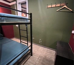 Место в двухместном смешанном номере в Грин