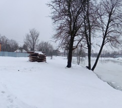 Семейный коттедж с красивым видом из окна в На прудах