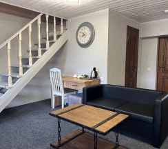 Двухуровневый люкс на мансарде в Шатун