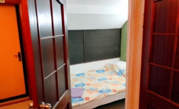 Мини-Комната с полутороспальной кроватью (цокольный этаж) в Rest Home