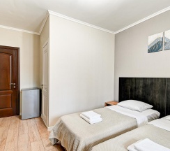 Комната стандарт с 2 односпальными кроватями с видом на террасу в Белая Лилия