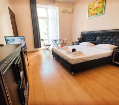 №3 2 односпальные кровати(сдвижные) с балконом и видом на бассейн в Elit house