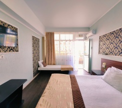 Трёхместный Комфорт с балконом в Уральские самоцветы