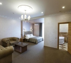 Люкс Комфорт (мини-бар включен) в SKY LUX HOTEL