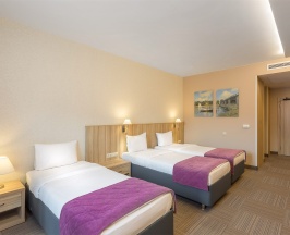Улучшенный семейный номер в Harbor Club Hotel