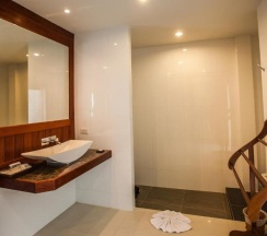 Двухместная вилла с видом на бассейн двуспальная кровать в Howard Johnson by Wyndham Phuket Naiyang