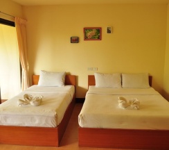 Трёхместный номер Superior с балконом в Green Hill Resort