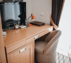 Двухместный номер Standard с балконом и с красивым видом из окна двуспальная кровать в Diana Palace