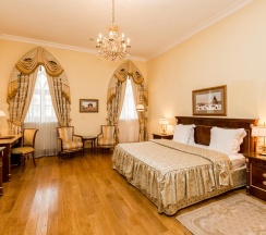 Номер делюкс в Petroff Palace