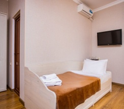 Стандарт 5-местный с двуспальной и односпальной кроватями и балконом в Джульетта