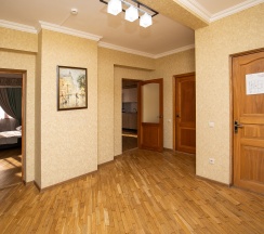 Люкс 3-х комнатный с кухней и балконом 4-х местный в Жемчуг